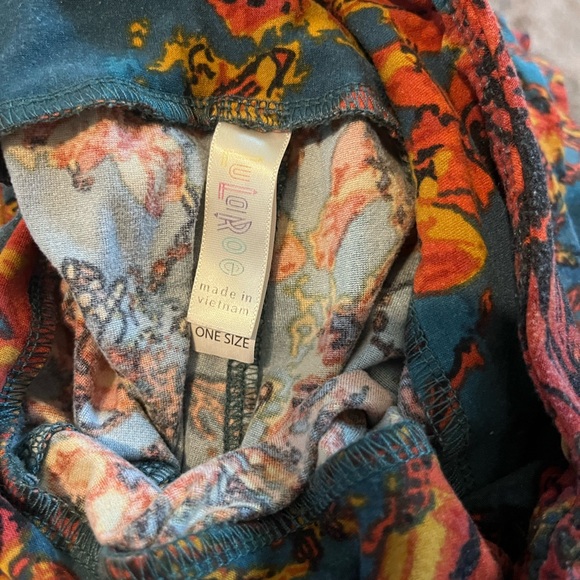 Lularoe floral o/s leggings - Picture 2 of 3